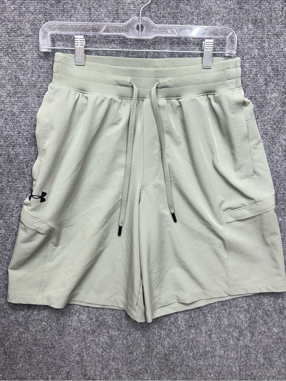 Under Armour Sportswear Woven Cargo Shorts 1388018 Men's size Small drawstring